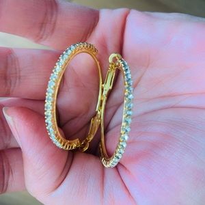 Its earrings in golden color in good condition